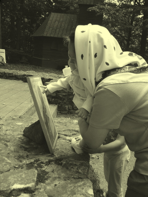 A k Přesvaté Bohorodici obzvláště, vždyť to bude její vzor, zastánkyně a pomocnice