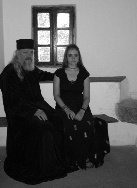 Pak nadešel čas a pop v opuštěné starobylé poustevně mnohá přikázání dceři své o moravské církvi dával a s ní tesklivě se loučil...