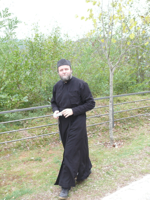 O. Karel míří do monastýru Morača